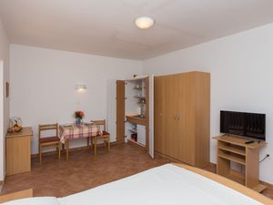 24058257-Ferienwohnung-4-Mlini-300x225-3