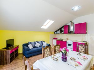 24058263-Ferienwohnung-4-Mlini-300x225-2