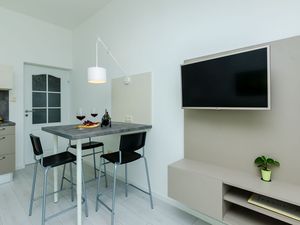 24058275-Ferienwohnung-3-Mlini-300x225-2