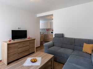 24058498-Ferienwohnung-5-Mlini-300x225-1