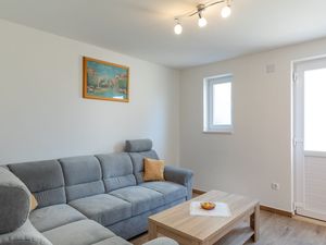 24058498-Ferienwohnung-5-Mlini-300x225-2