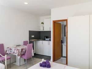 24058578-Ferienwohnung-3-Mlini-300x225-1