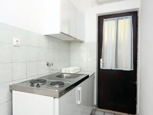 19096476-Ferienwohnung-2-Mljet-300x225-1