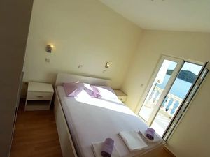 23961566-Ferienwohnung-4-Mljet-300x225-5