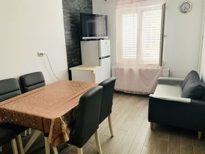 23928075-Ferienwohnung-7-Mljet-300x225-1