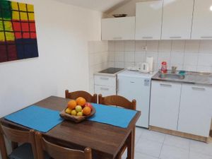 24028900-Ferienwohnung-2-Mljet-300x225-3