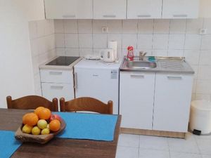 24028900-Ferienwohnung-2-Mljet-300x225-4