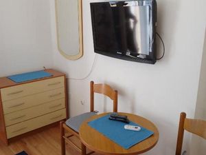 24028902-Ferienwohnung-2-Mljet-300x225-5