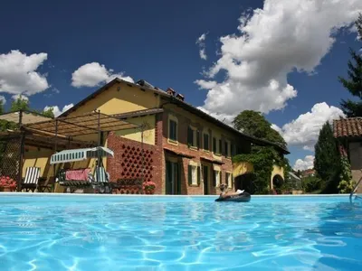 Eingang und Swimmingpool
