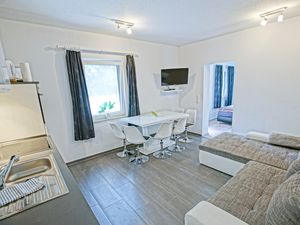 23667933-Ferienwohnung-5-Mönkebude-300x225-3