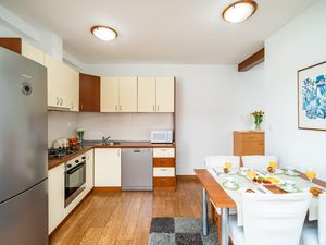 23761305-Ferienwohnung-4-Mokošica-300x225-4