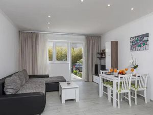 23972104-Ferienwohnung-4-Mokošica-300x225-1