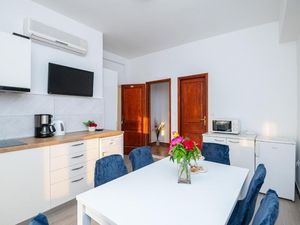 24026433-Ferienwohnung-6-Mokošica-300x225-1