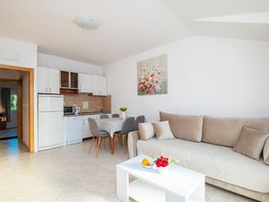 24026434-Ferienwohnung-6-Mokošica-300x225-2