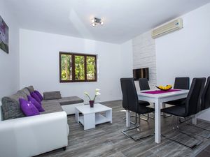 24057308-Ferienwohnung-4-Mokošica-300x225-1