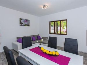 24057308-Ferienwohnung-4-Mokošica-300x225-3