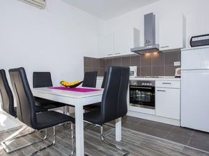 24057308-Ferienwohnung-4-Mokošica-300x225-4