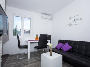 24057309-Ferienwohnung-3-Mokošica-300x225-2