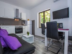 24057310-Ferienwohnung-2-Mokošica-300x225-2