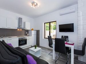 24057310-Ferienwohnung-2-Mokošica-300x225-5