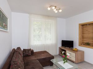 24057379-Ferienwohnung-4-Mokošica-300x225-1