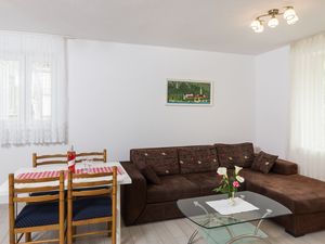 24057379-Ferienwohnung-4-Mokošica-300x225-3