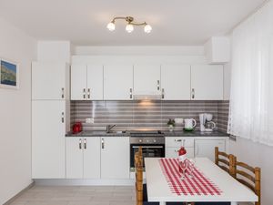 24057379-Ferienwohnung-4-Mokošica-300x225-5