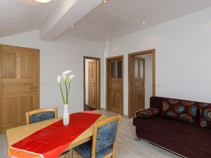 24057381-Ferienwohnung-4-Mokošica-300x225-2