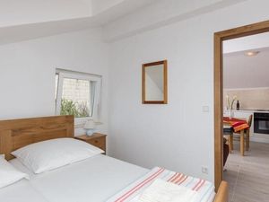 24057381-Ferienwohnung-4-Mokošica-300x225-3