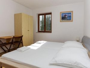 24057382-Ferienwohnung-4-Mokošica-300x225-4