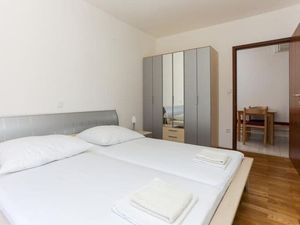 24057382-Ferienwohnung-4-Mokošica-300x225-5