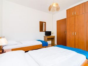 24058043-Ferienwohnung-8-Mokošica-300x225-4