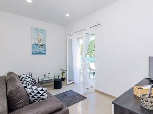 24058267-Ferienwohnung-4-Mokošica-300x225-2