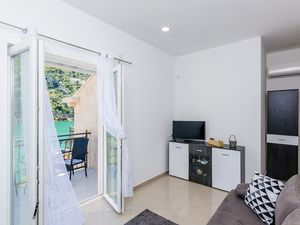 24058267-Ferienwohnung-4-Mokošica-300x225-3