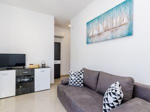 24058267-Ferienwohnung-4-Mokošica-300x225-5