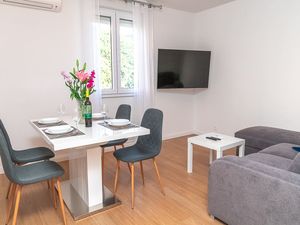 24058852-Ferienwohnung-4-Mokošica-300x225-1