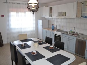 22030745-Ferienwohnung-5-Molat-300x225-2