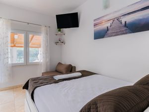 22925577-Ferienwohnung-2-Molat-300x225-5