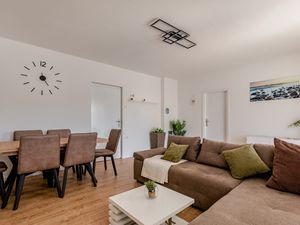 23933309-Ferienwohnung-6-Molat-300x225-1