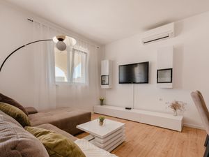 23933309-Ferienwohnung-6-Molat-300x225-2