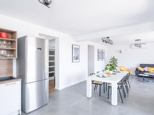 23764831-Ferienwohnung-6-Molunat-300x225-4