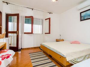 24058057-Ferienwohnung-3-Molunat-300x225-5