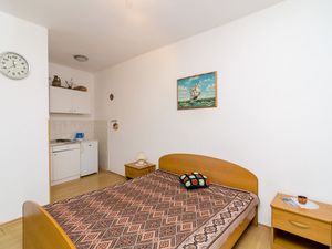 24058062-Ferienwohnung-2-Molunat-300x225-5