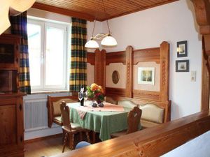 23044519-Ferienwohnung-4-Mondsee-300x225-1