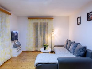 23898386-Ferienwohnung-4-Mondsee-300x225-1