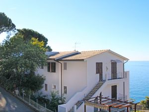 23837922-Ferienwohnung-4-Moneglia-300x225-0