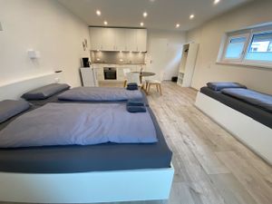 23736049-Ferienwohnung-3-Monheim-300x225-4