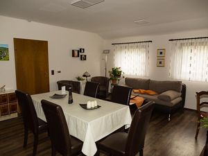 18940588-Ferienwohnung-2-Monreal-300x225-2