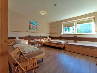 Blick in das geräumige Kinderzimmer