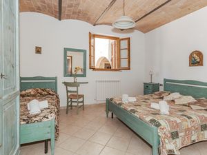 23726082-Ferienwohnung-4-Montaione-300x225-3